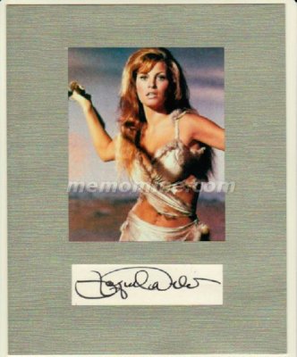 Welch Raquel SEXY CAVE WOMAN Original Hand Signed 8x10 Display