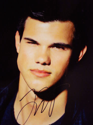 Taylor Lautner The Twilight Saga Original Autograph w/ COA - Click Image to Close