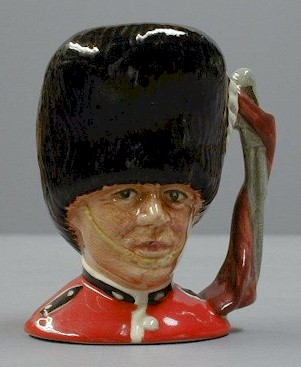Guardsman, Miniature, Style 2 D6772 - Click Image to Close